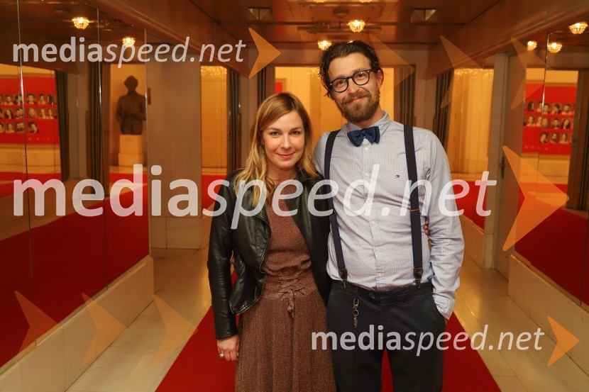  Ana Urbanc, igralka;  Tomo Tomšič, igralecPopolni tujci, premiera predstave