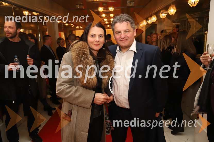 Popolni tujci, premiera predstave