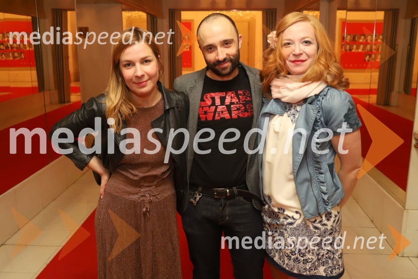  Ana Urbanc, igralka;  Nejc Ropret, igralec;  Mateja  Pucko, igralkaPopolni tujci, premiera predstave