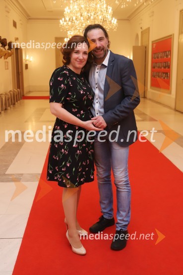  Maša Žilavec, igralka;  Gorazd Žilavec, igralecPopolni tujci, premiera predstave