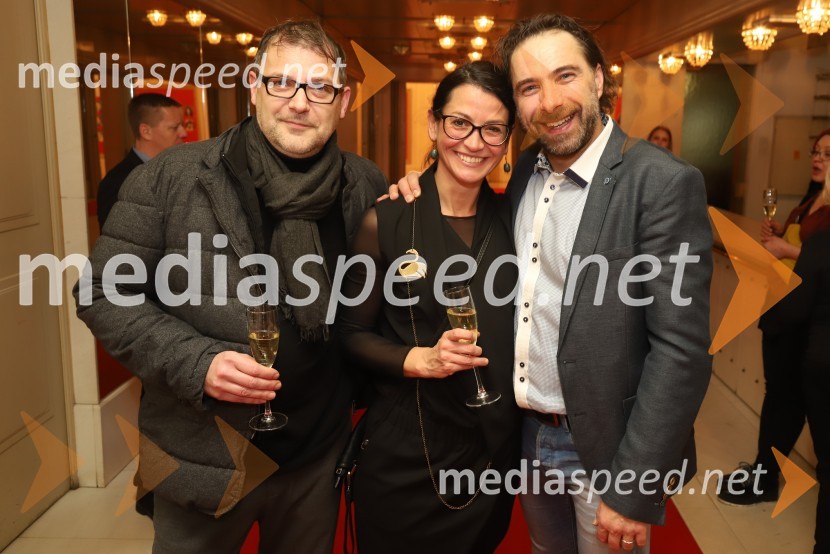  ... ;  Simona  Belle, služba za stike z javnostmi MGL;  Gorazd Žilavec, igralecPopolni tujci, premiera predstave