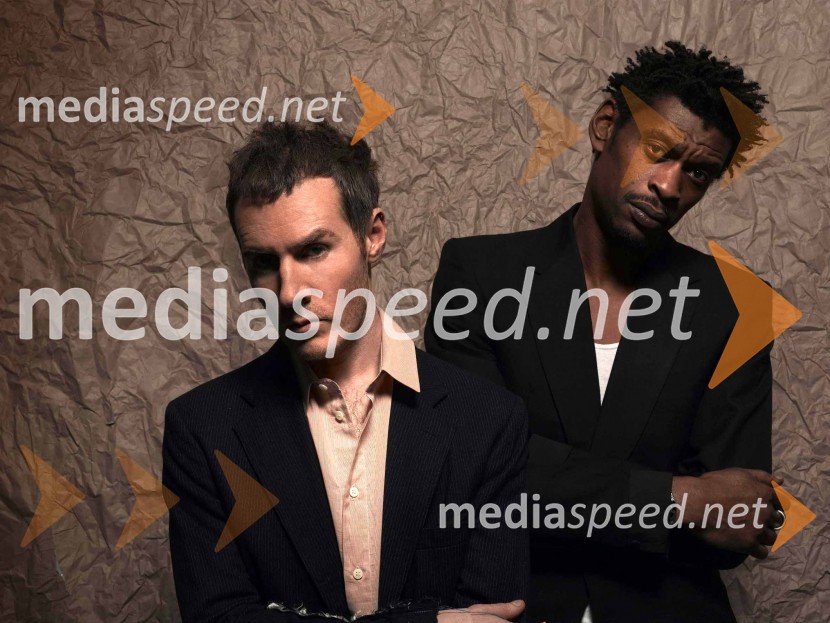 Skupina Massive AttackNajava za koncert skupine Massive Attack