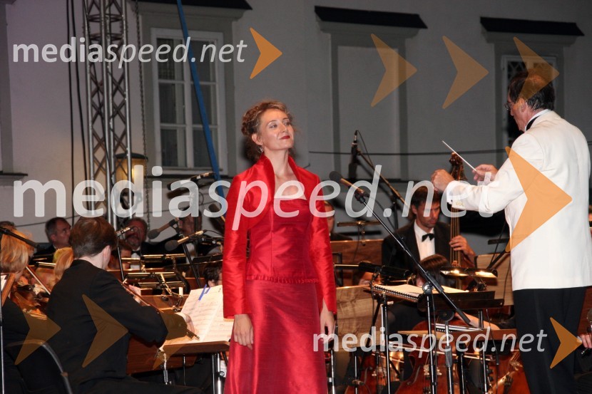 Elena Dobravec, mezzospopranistkaOtvoritveni koncert Poletja v Stari Ljubljani in Poletja Imago Sloveniae