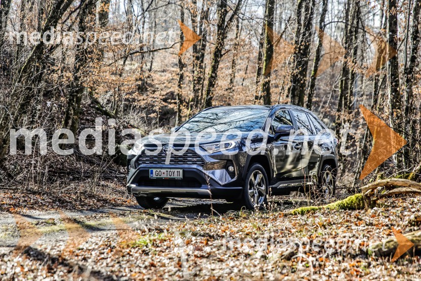 Toyota RAV4Toyota RAV4, slovenska predstavitev