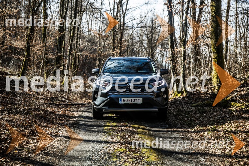 Toyota RAV4Toyota RAV4, slovenska predstavitev