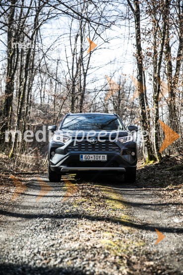 Toyota RAV4Toyota RAV4, slovenska predstavitev