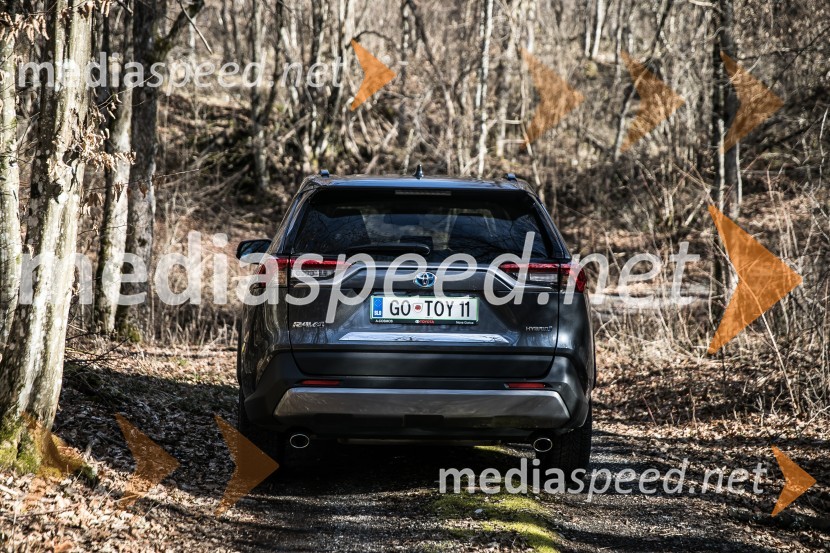 Toyota RAV4Toyota RAV4, slovenska predstavitev
