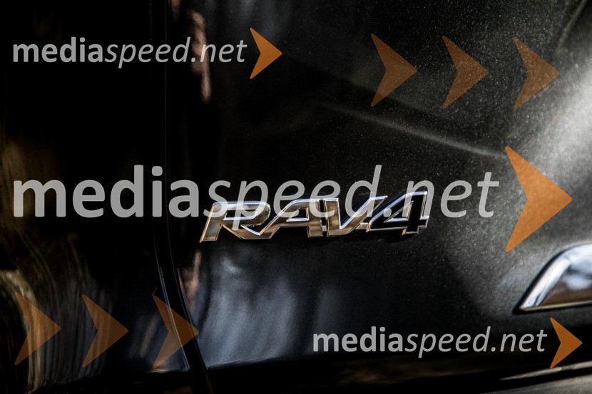 Toyota RAV4Toyota RAV4, slovenska predstavitev