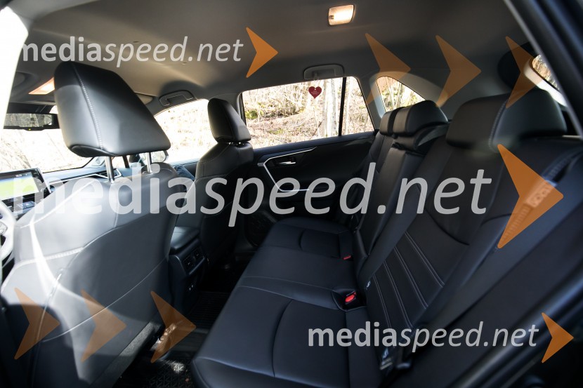 Toyota RAV4Toyota RAV4, slovenska predstavitev