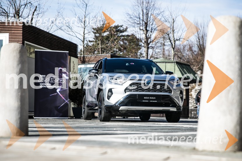 Toyota RAV4Toyota RAV4, slovenska predstavitev