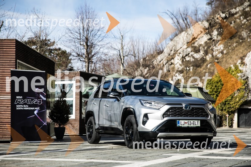 Toyota RAV4Toyota RAV4, slovenska predstavitev
