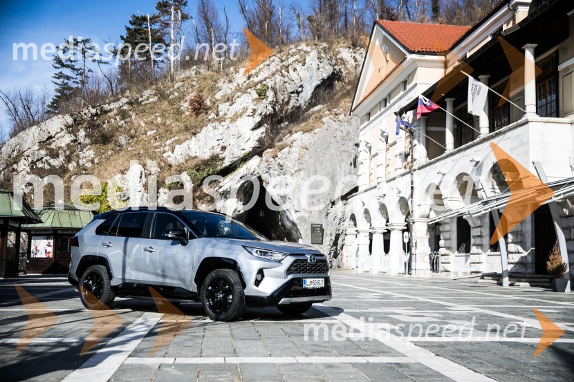Toyota RAV4Toyota RAV4, slovenska predstavitev