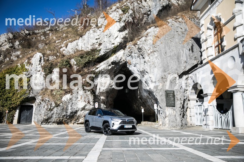 Toyota RAV4Toyota RAV4, slovenska predstavitev