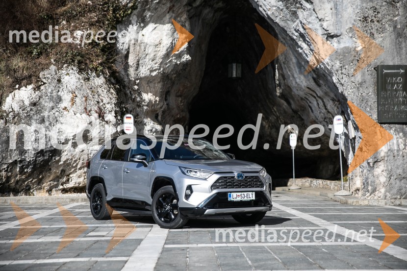 Toyota RAV4Toyota RAV4, slovenska predstavitev