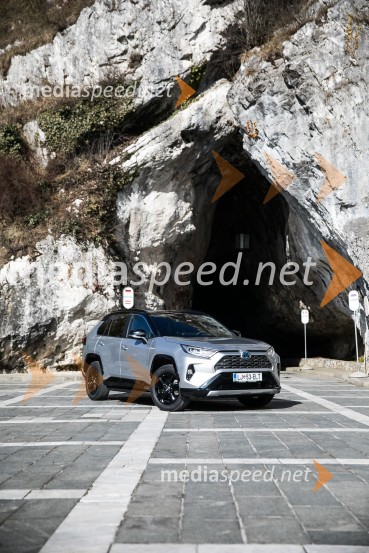 Toyota RAV4Toyota RAV4, slovenska predstavitev