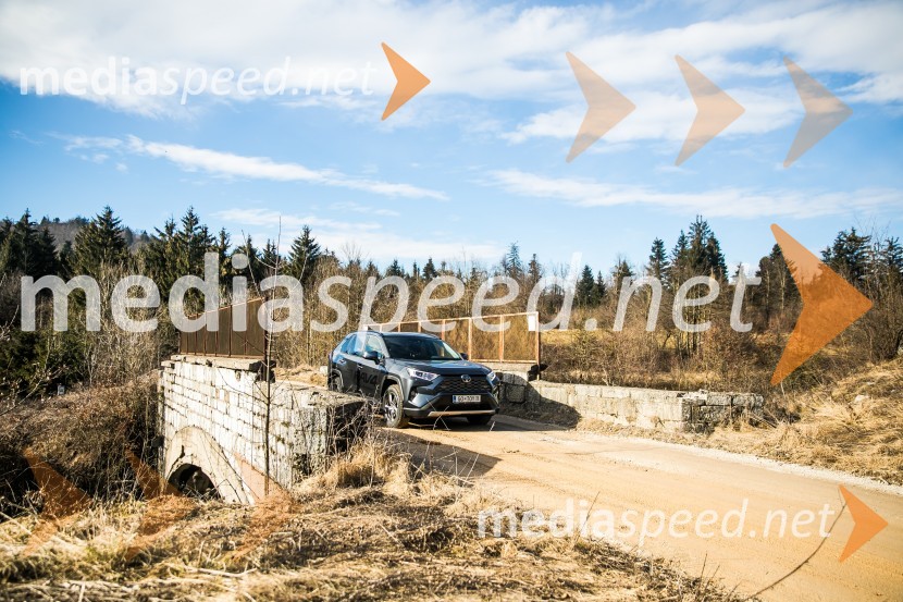 Toyota RAV4Toyota RAV4, slovenska predstavitev