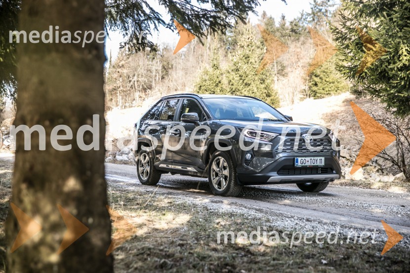 Toyota RAV4Toyota RAV4, slovenska predstavitev