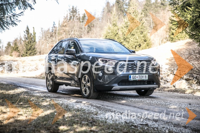 Toyota RAV4Toyota RAV4, slovenska predstavitev