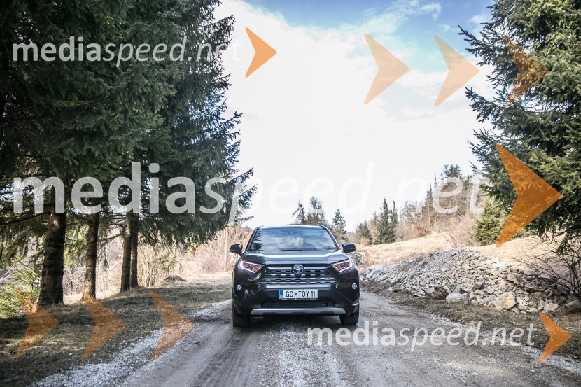 Toyota RAV4Toyota RAV4, slovenska predstavitev