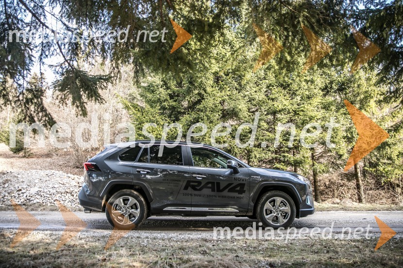 Toyota RAV4Toyota RAV4, slovenska predstavitev