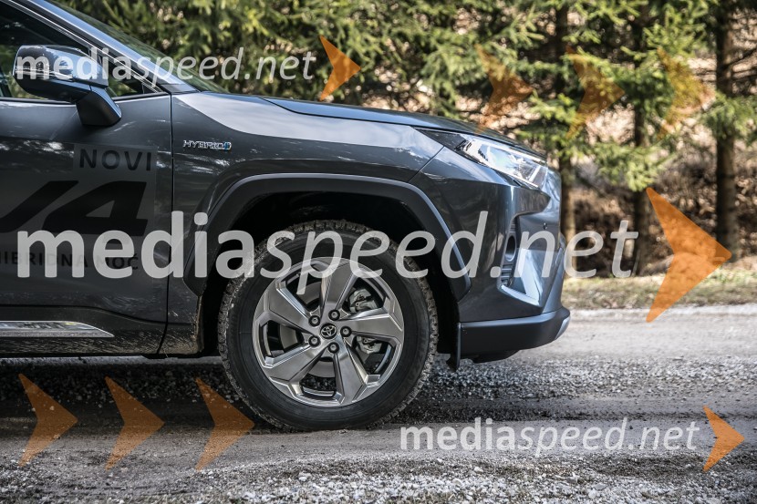 Toyota RAV4Toyota RAV4, slovenska predstavitev