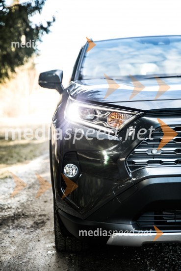 Toyota RAV4Toyota RAV4, slovenska predstavitev