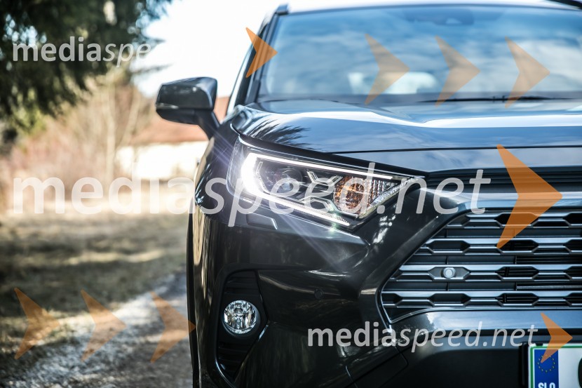 Toyota RAV4Toyota RAV4, slovenska predstavitev