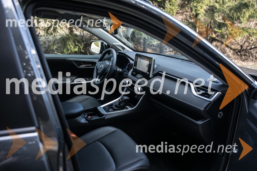 Toyota RAV4Toyota RAV4, slovenska predstavitev