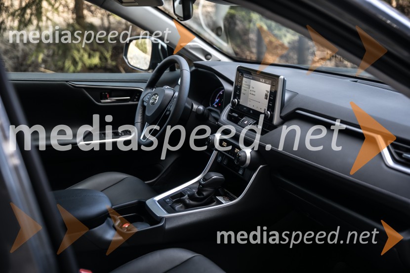 Toyota RAV4Toyota RAV4, slovenska predstavitev