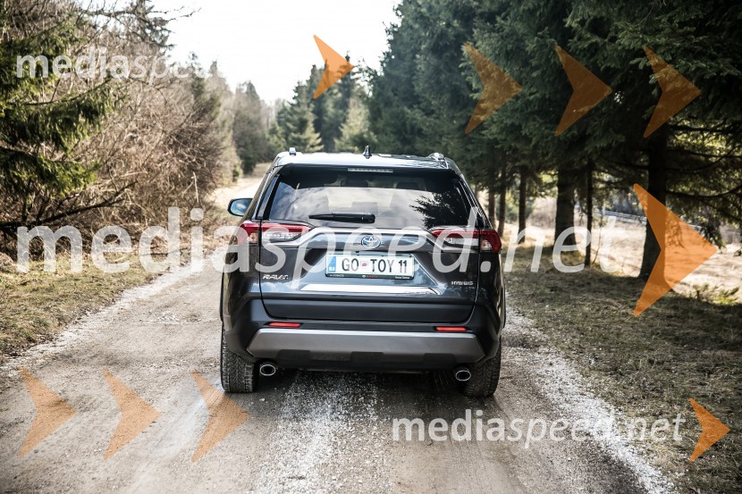 Toyota RAV4Toyota RAV4, slovenska predstavitev