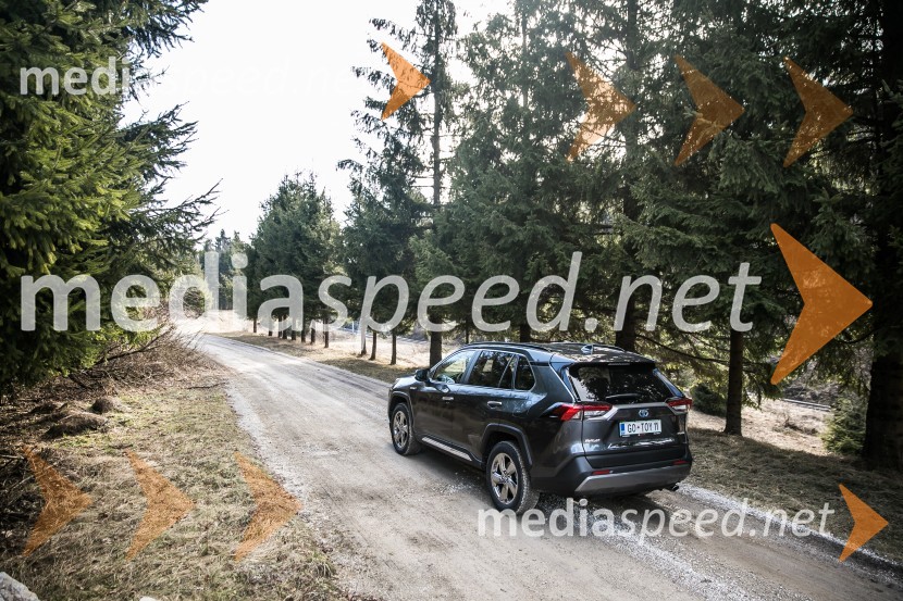 Toyota RAV4Toyota RAV4, slovenska predstavitev