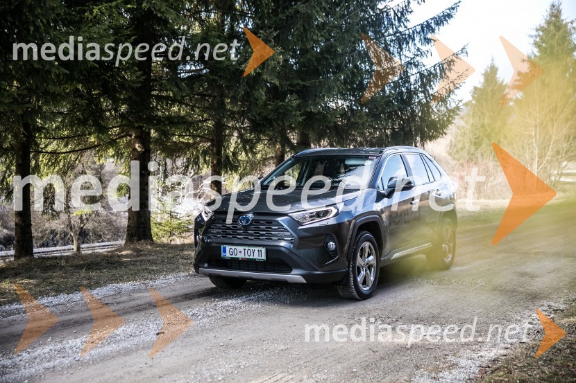 Toyota RAV4Toyota RAV4, slovenska predstavitev