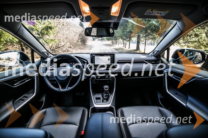 Toyota RAV4Toyota RAV4, slovenska predstavitev