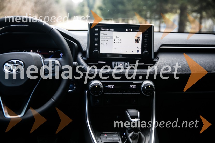 Toyota RAV4Toyota RAV4, slovenska predstavitev