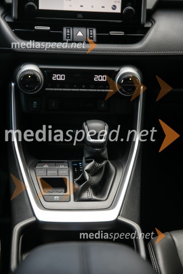 Toyota RAV4Toyota RAV4, slovenska predstavitev