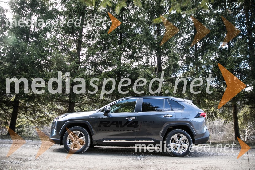 Toyota RAV4Toyota RAV4, slovenska predstavitev
