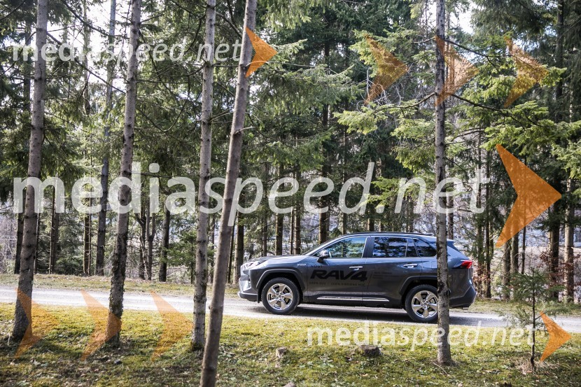 Toyota RAV4Toyota RAV4, slovenska predstavitev