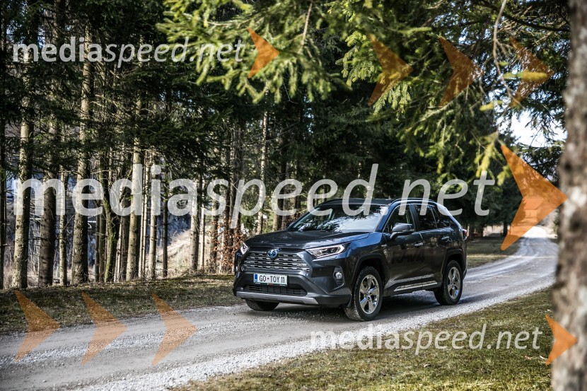 Toyota RAV4Toyota RAV4, slovenska predstavitev