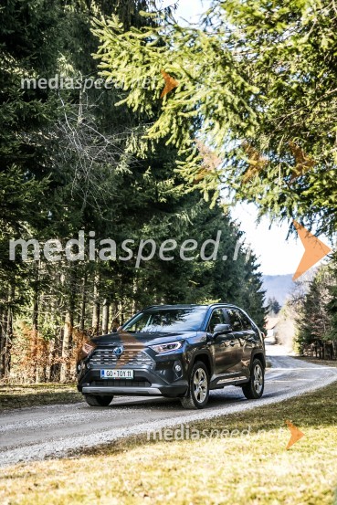 Toyota RAV4Toyota RAV4, slovenska predstavitev