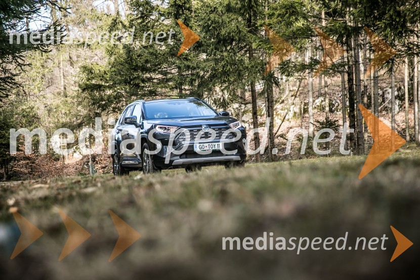 Toyota RAV4Toyota RAV4, slovenska predstavitev