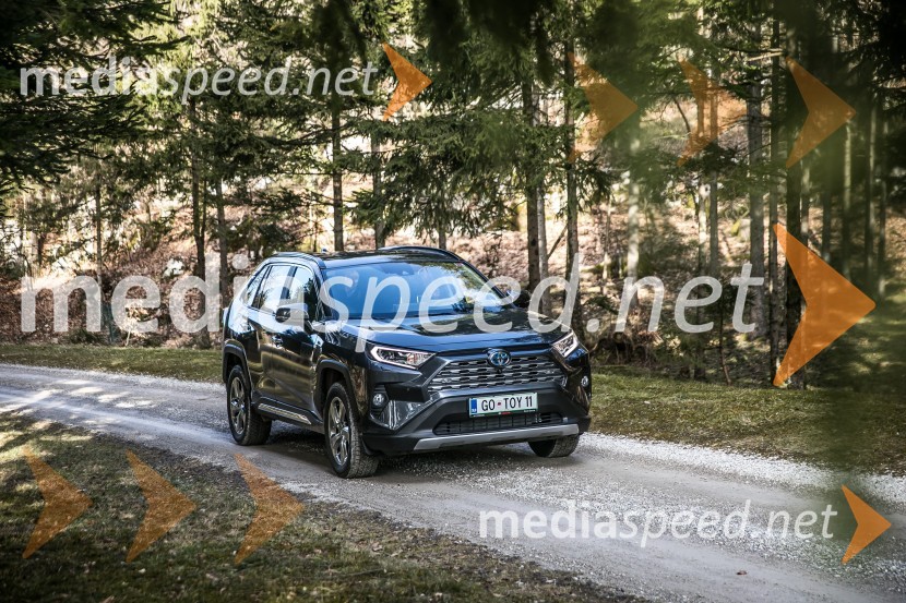 Toyota RAV4Toyota RAV4, slovenska predstavitev