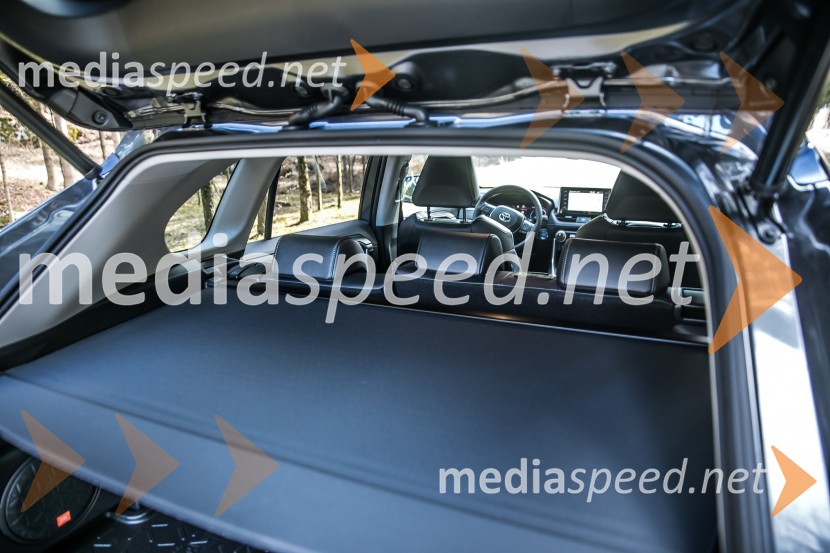 Toyota RAV4Toyota RAV4, slovenska predstavitev