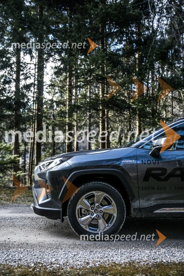 Toyota RAV4Toyota RAV4, slovenska predstavitev