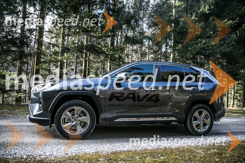 Toyota RAV4Toyota RAV4, slovenska predstavitev