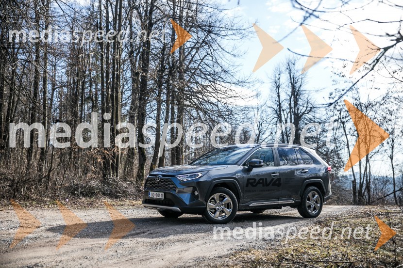 Toyota RAV4Toyota RAV4, slovenska predstavitev
