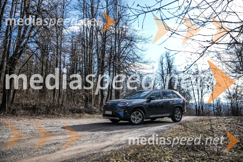 Toyota RAV4Toyota RAV4, slovenska predstavitev