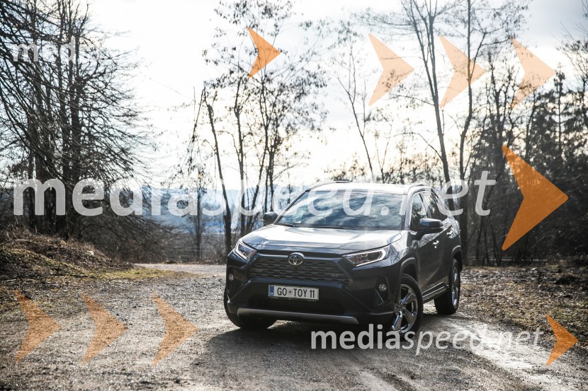 Toyota RAV4Toyota RAV4, slovenska predstavitev