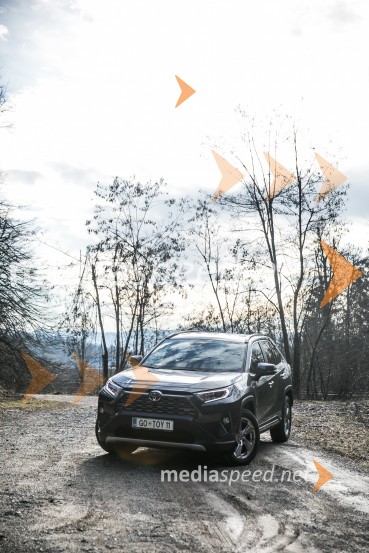 Toyota RAV4Toyota RAV4, slovenska predstavitev