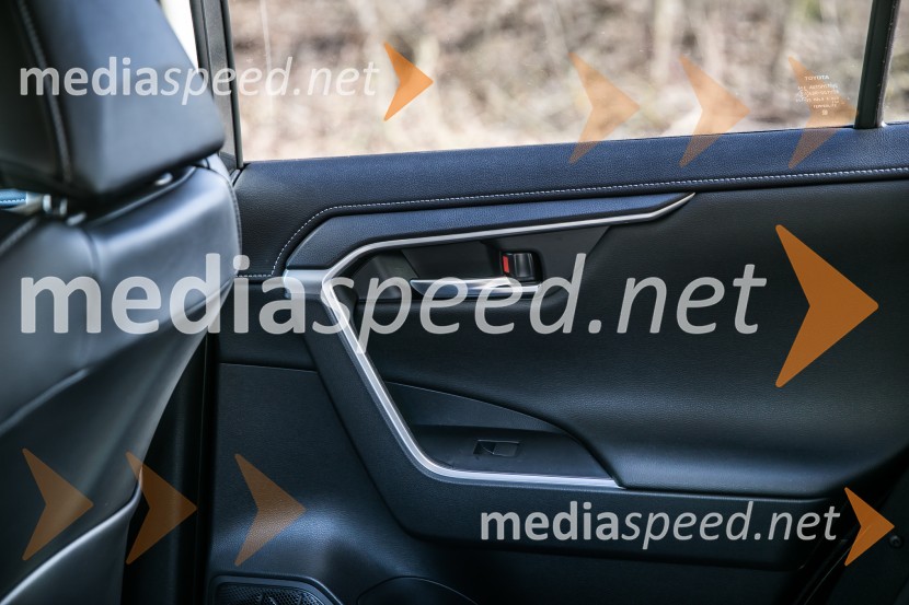 Toyota RAV4Toyota RAV4, slovenska predstavitev