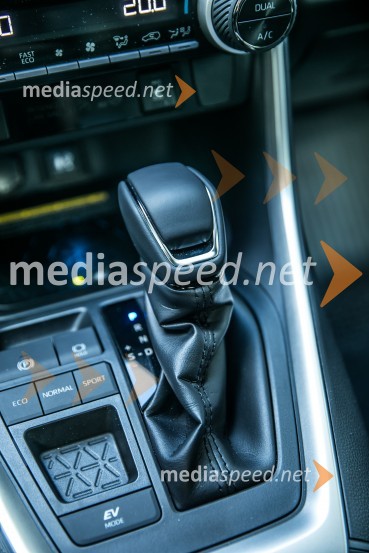 Toyota RAV4Toyota RAV4, slovenska predstavitev